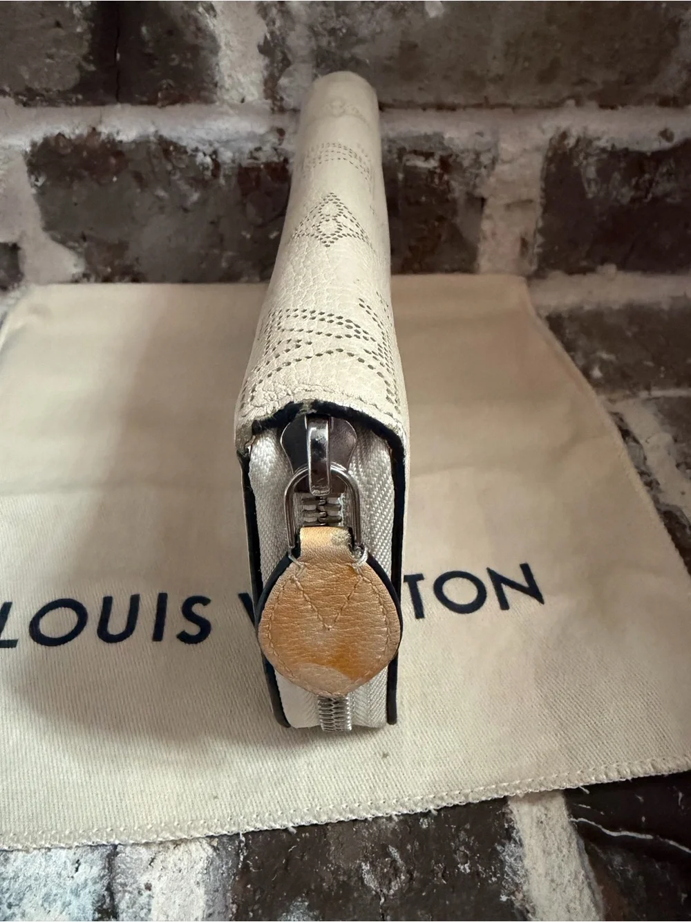 Louis Vuitton Mahina Amelia Wallet